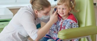 A specialist checks a child&#39;s hearing